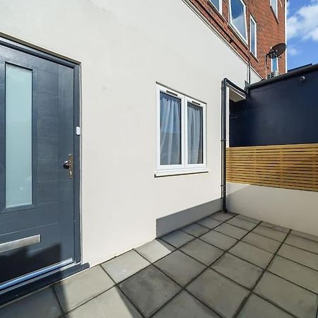 The Solo Haven 20 Min To Central London Exterior foto